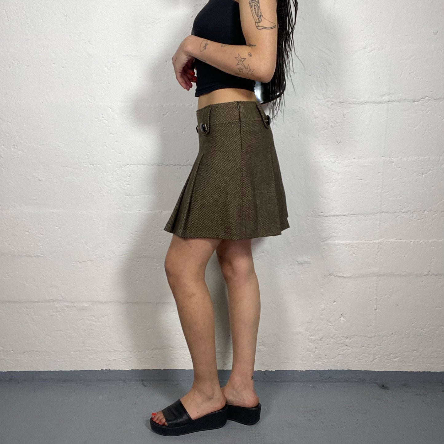 Vintage 90’s Office Girl Brown Pleated Skirt with Button Details (S)