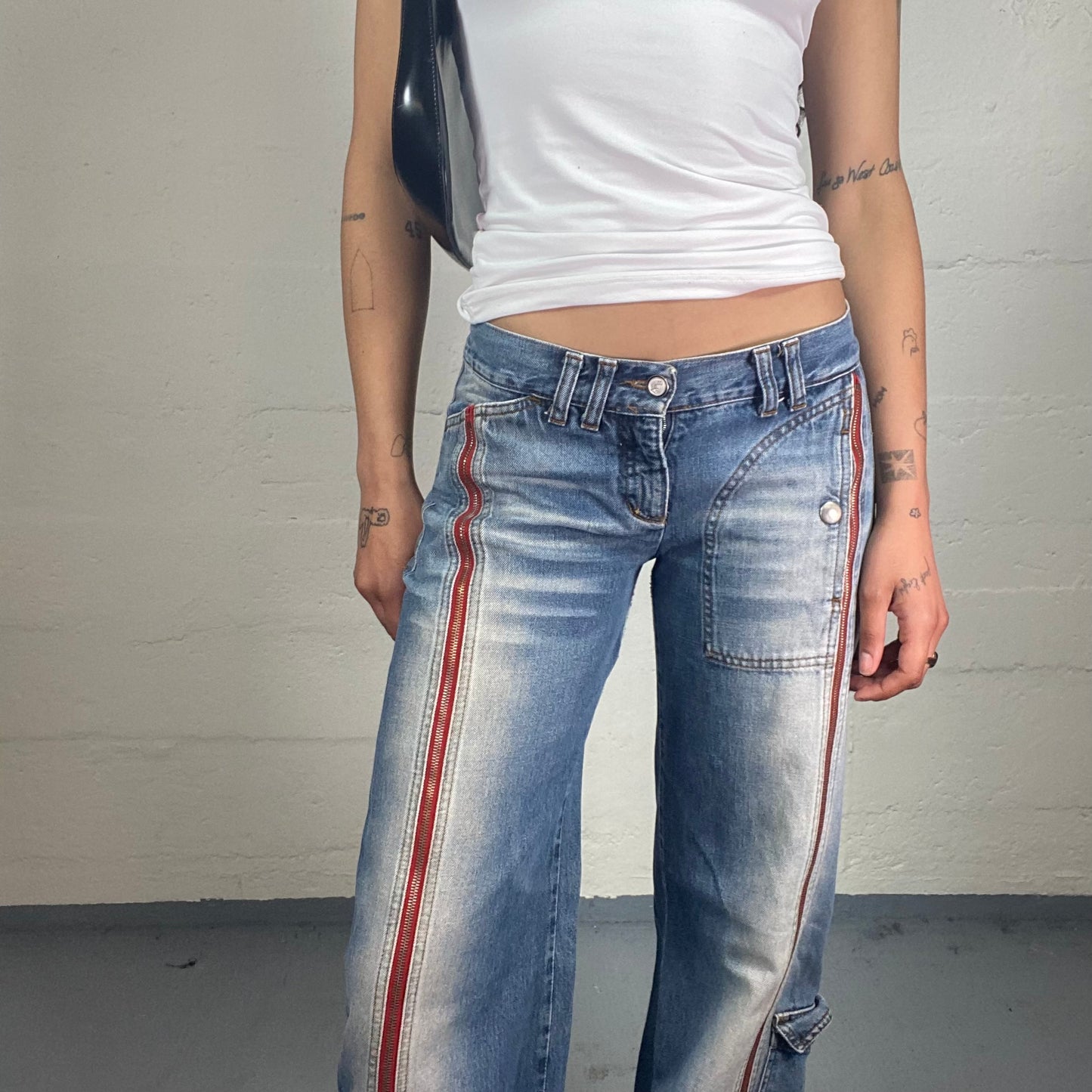Vintage 2000's Skater Girl Light Blue Washed Off Denim Low Waisted Straight Cut Jeans with Red Zipper Details (M)