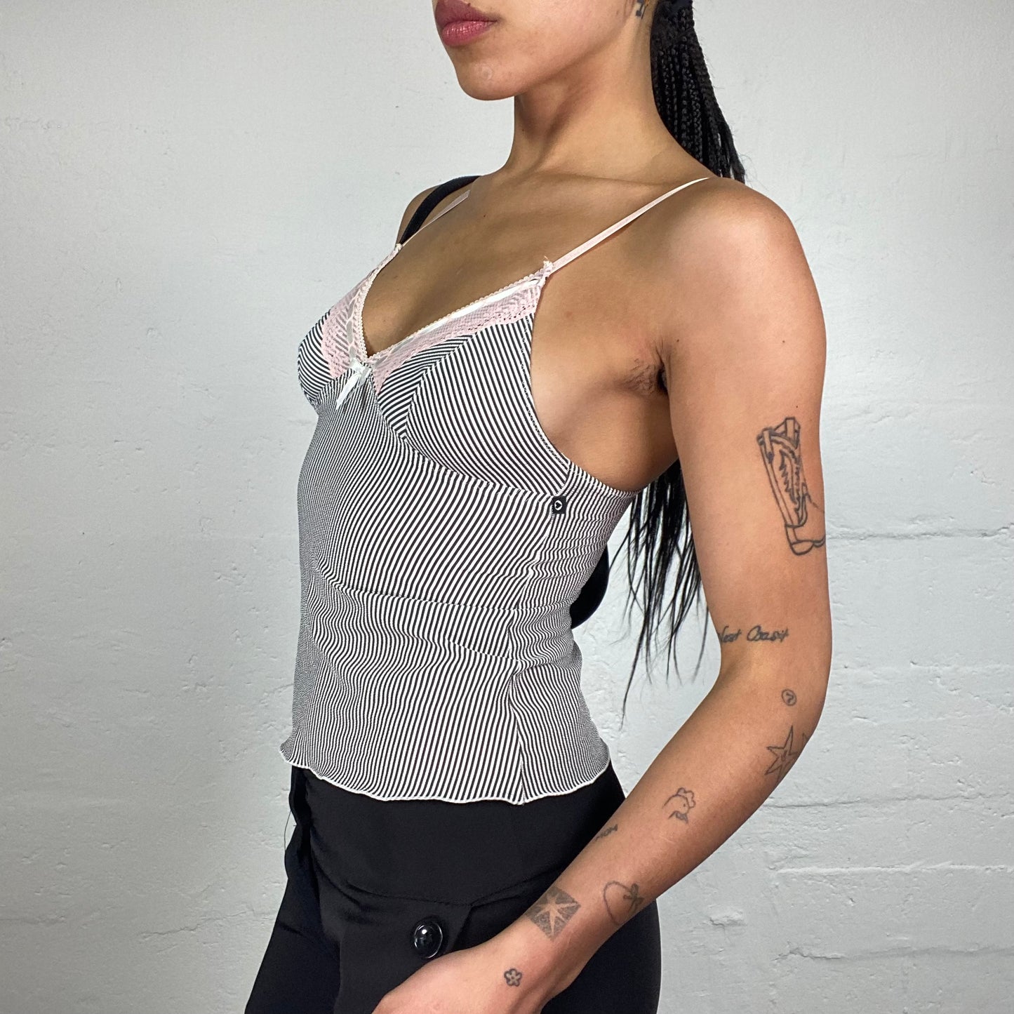 Vintage 2000's Morgan Soft Girl Black and White Striped Cami Top with Pink Lace Trim (S)