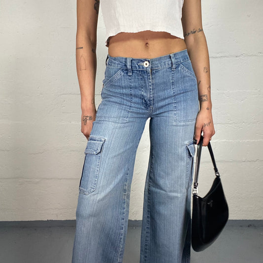 Vintage 2000's Downtown Girl Light Blue Wide Leg Jeans with Pockets (M)