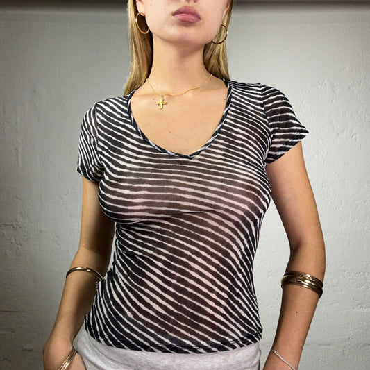 Vintage 2000's Downtown Girl Summer Black and White Striped Tee Top with V-Cut (S)