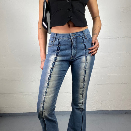 Vintage 2000's Cowgirl Classic Blue Mid Waist Flaired Jeans with Decoratively Stitched Cuts (S)