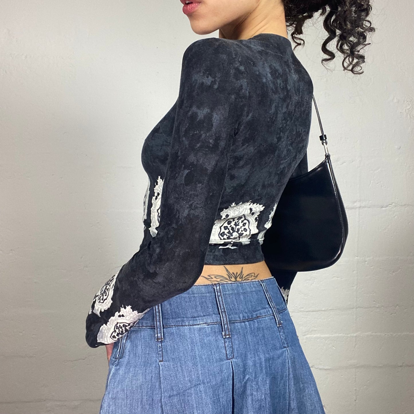 Vintage 2000's Boho Style Navy Blue Faded Longsleeve V-Neck Cropped Top with Contrast White Pattern (S)