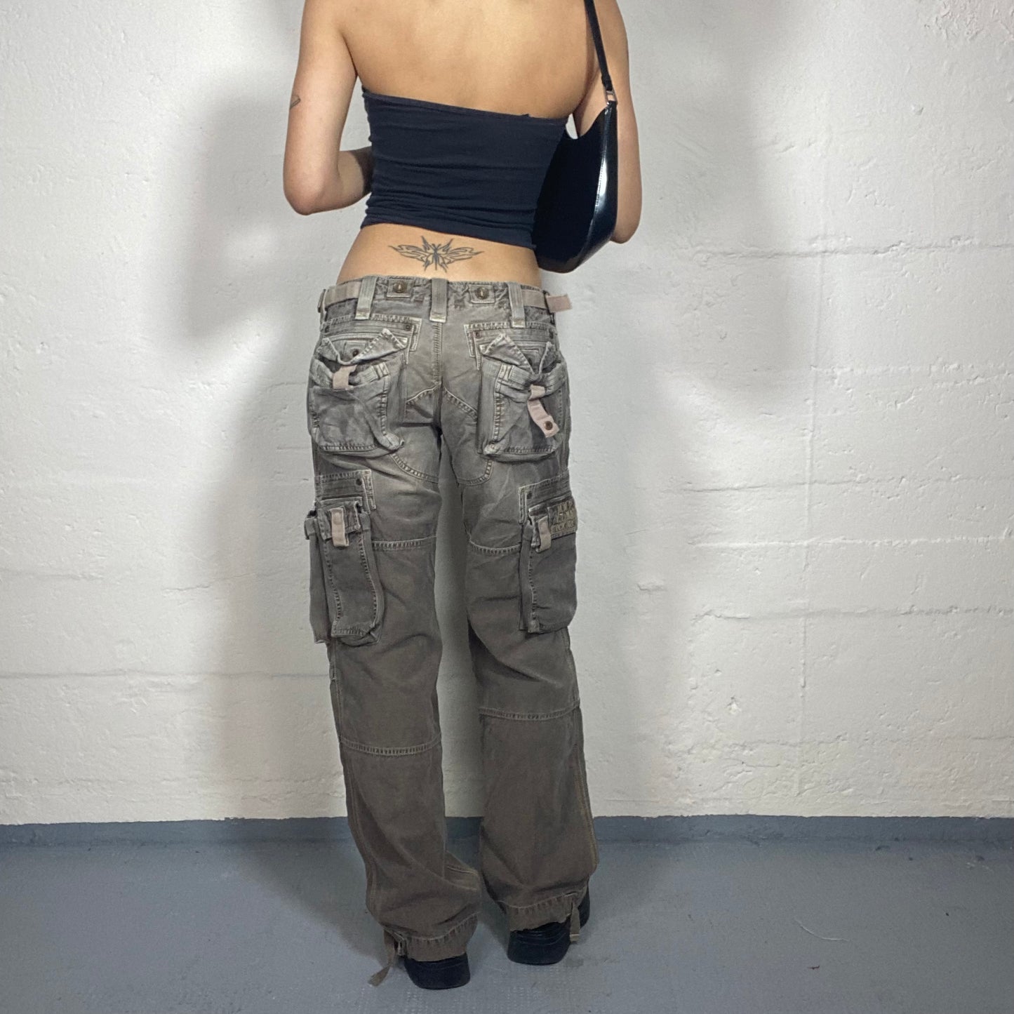 Vintage 2000's Biker Style Beige Low Waisted Cargo Pants with Multiple Pockets (M)