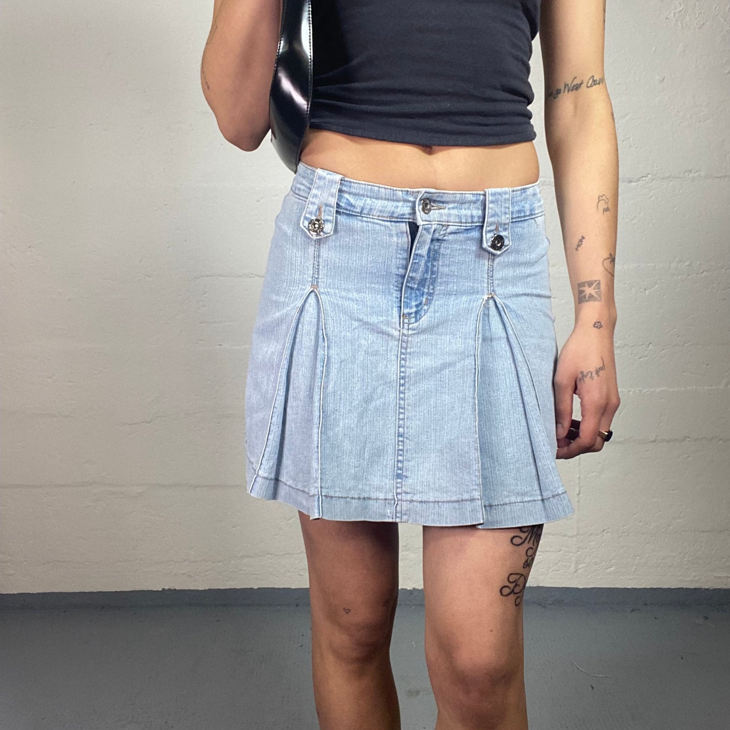 Vintage 2000's School Girl Style Light Washed Denim Pleated Skirt (S)