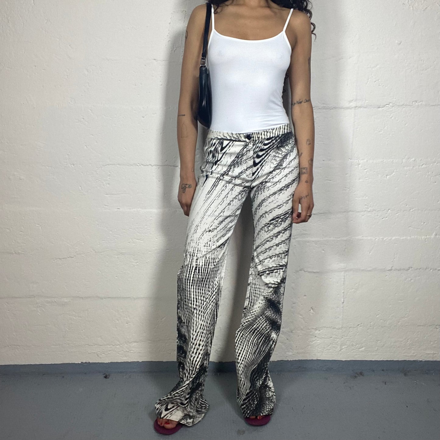 Vintage 2000's Futuristic Black and White Abstract Print Straight Cut Pants (L)