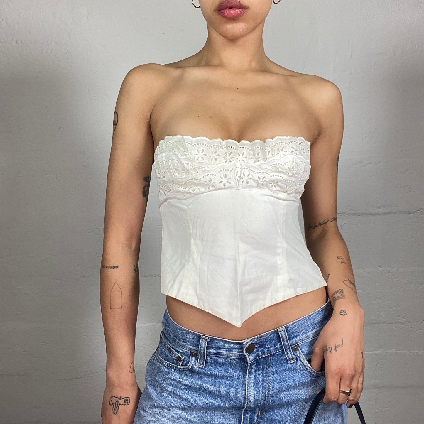 Vintage 2000's Coquette White Cropped Corset Top with Lace Bra Details (M)