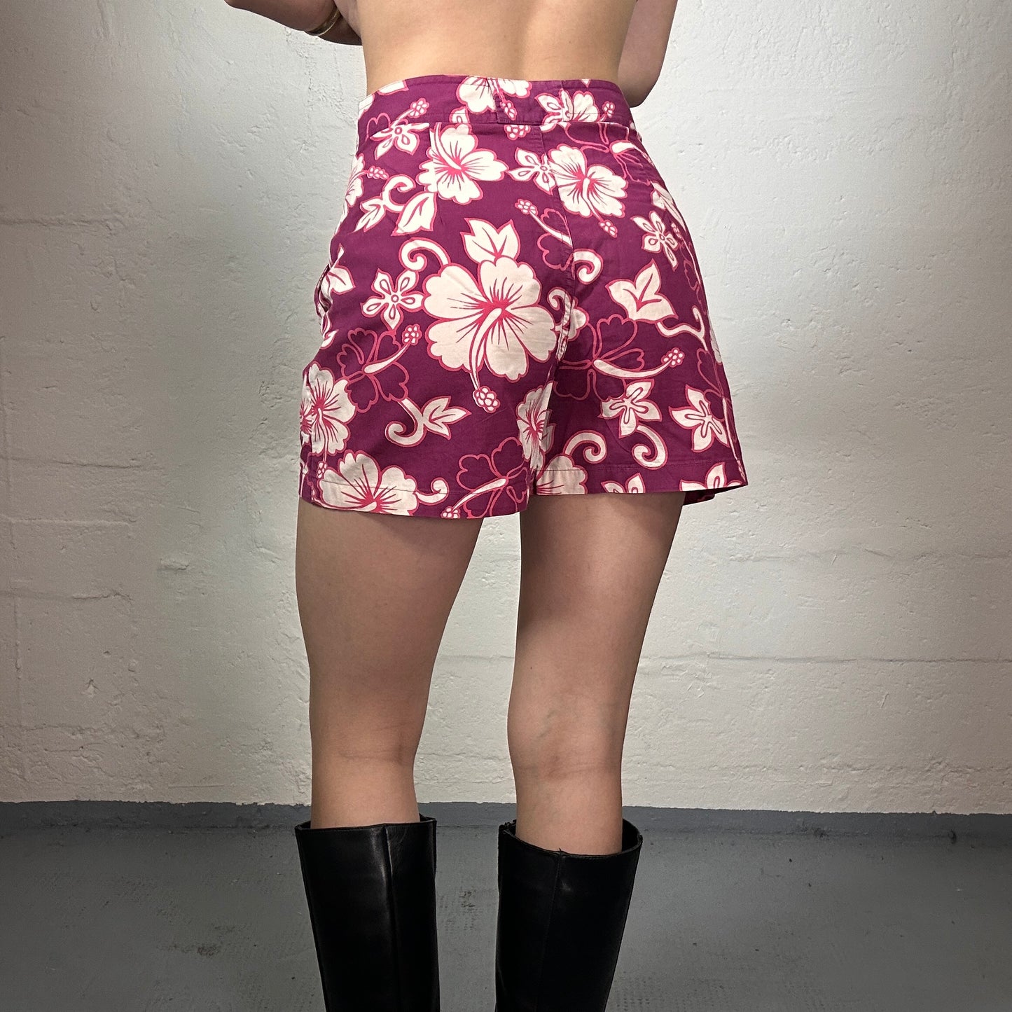 Vintage 2000's Beach Day Purple High Rise Shorts with White Tropical Flowers Print (S)