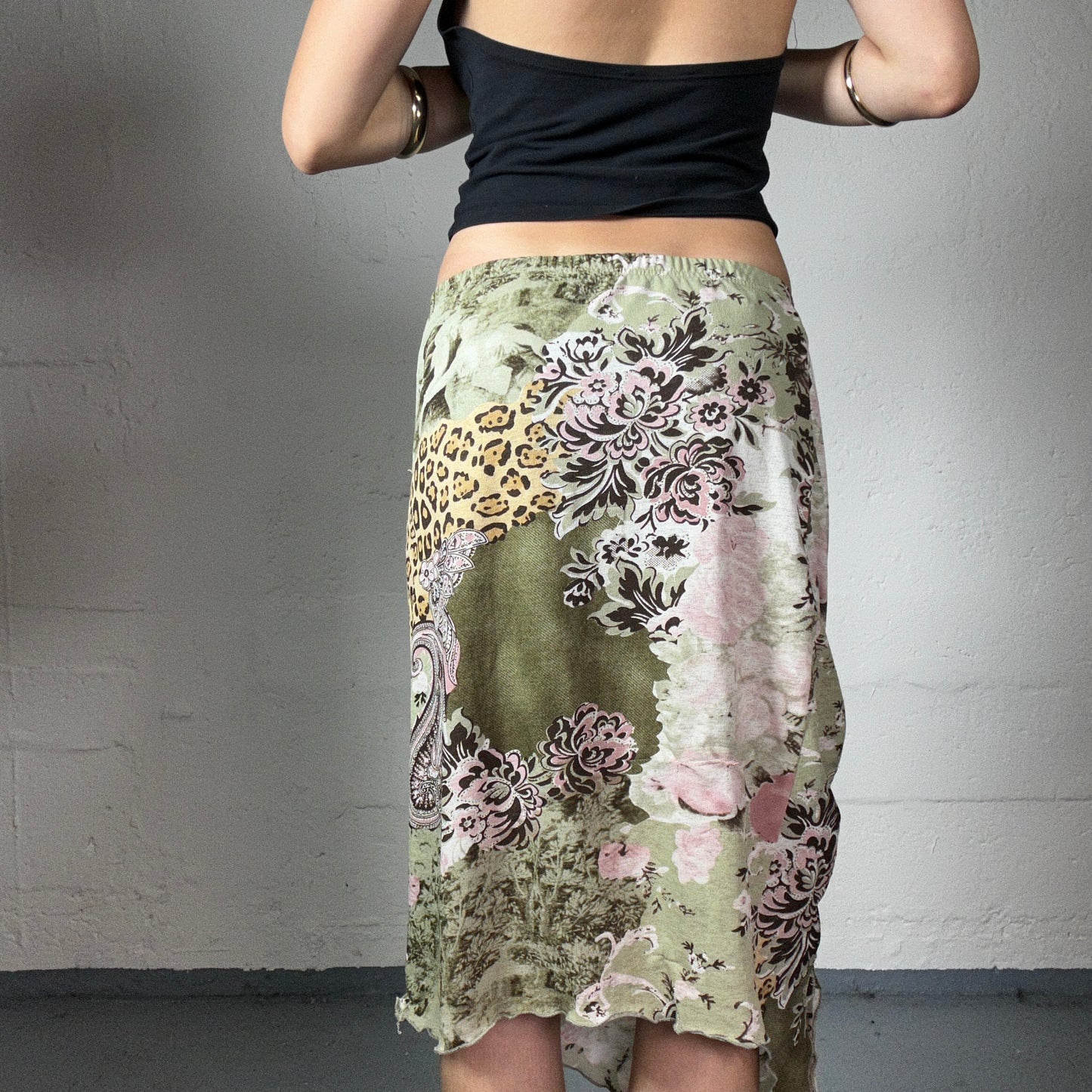 Vintage 2000's Fairy Girl Light Green Skirt with Baby Pink Floral Print (M)