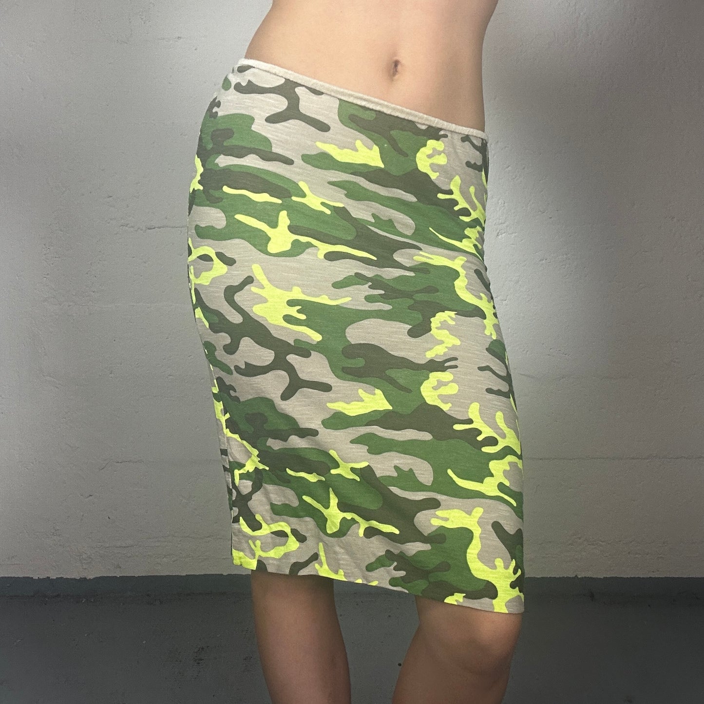 Vintage 2000’s Summer Midi Camouflage Slim Fitted Skirt (S)