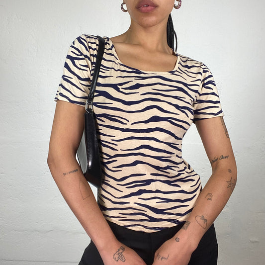Vintage 2000’s Downtown Girl Light Beige Baby Tee with Black Tiger Print (S)