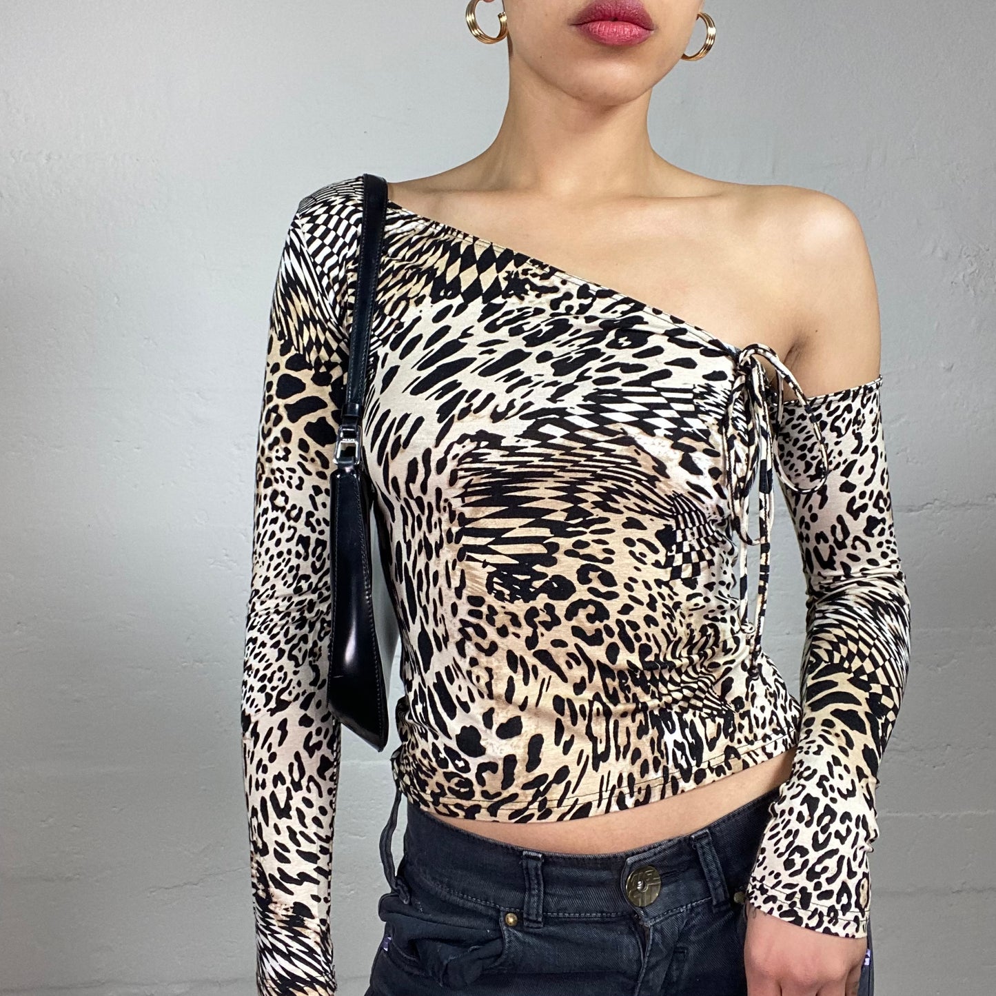 Vintage 2000's Cheetah Girl Asymmetric Off Shoulder Half Neckholder Animal Printed Top (S)