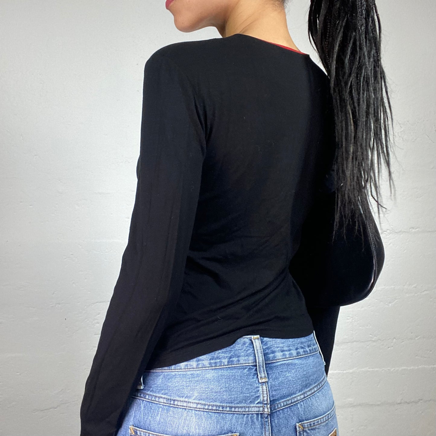 Vintage 2000's Skater Girl Black Longsleeve V-Cut Top (L)