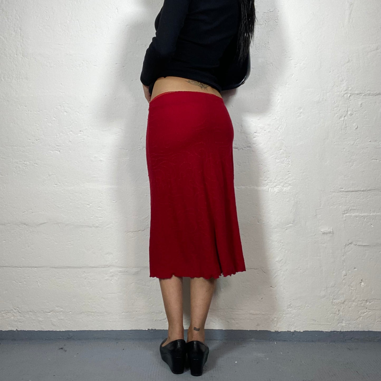 Vintage 2000's Femme Fatale Blood Red Midi Slim Fit Skirt (S)