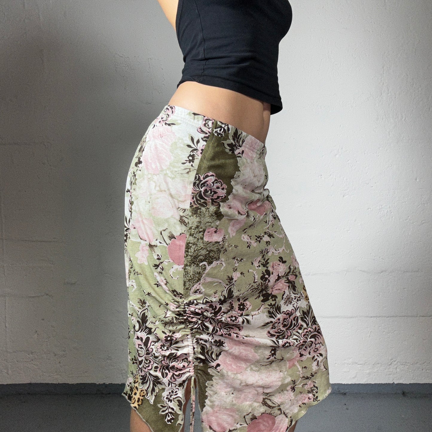 Vintage 2000's Fairy Girl Light Green Skirt with Baby Pink Floral Print (M)