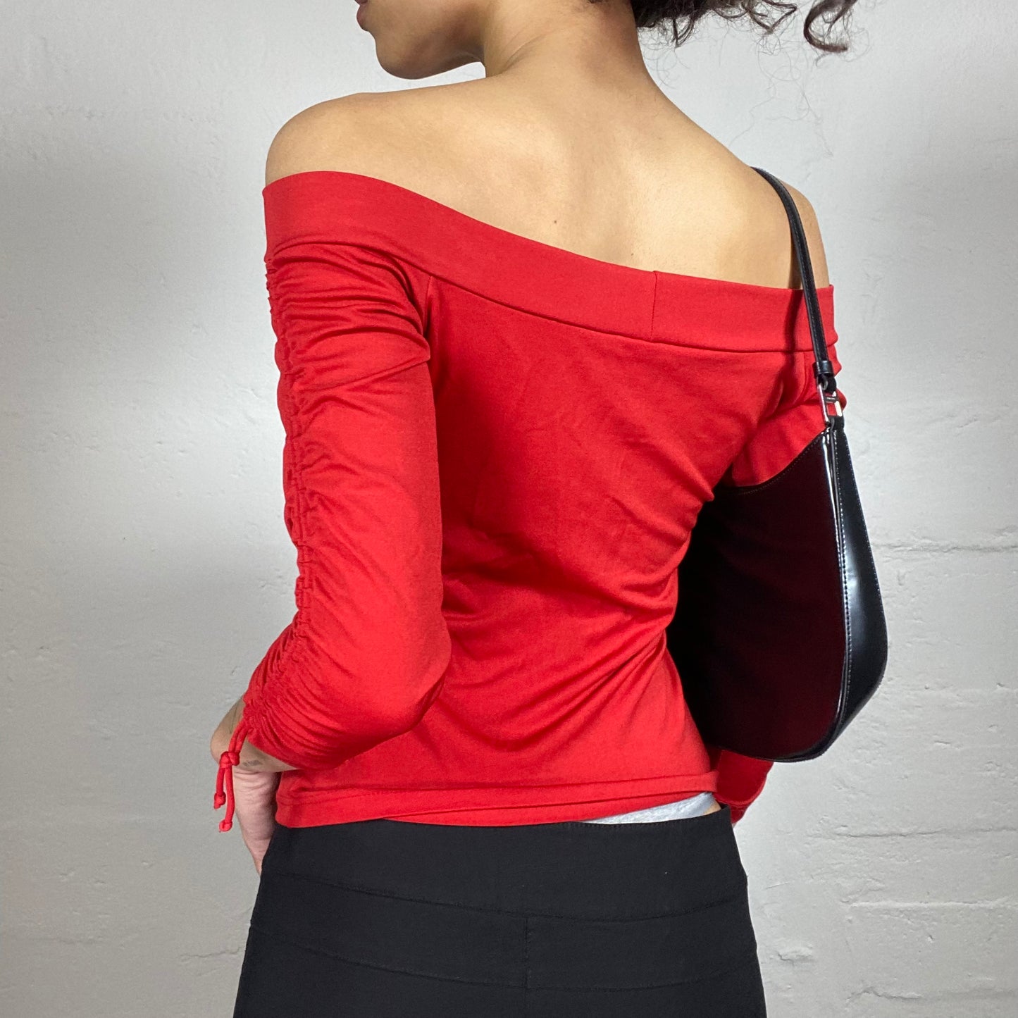 Vintage 2000's Casual Blood Red Rubber Ruffled 3/4 Sleeve Off Shoulder Top (M)