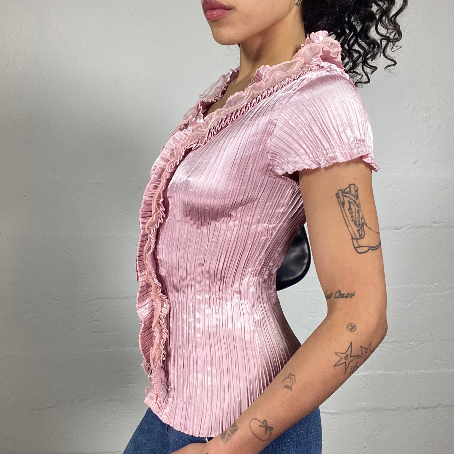 Vintage 2000's Soft Girl Pink Satin Textured Top with Ruffle Details and Short Sleeves (M)