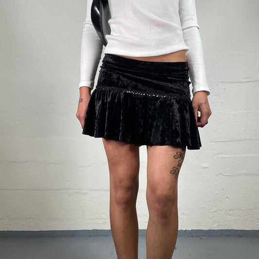 Vintage 2000's Glamorous Black Velour Mini Skirt with Ruffled Bottom and Sequin Decorations (M)