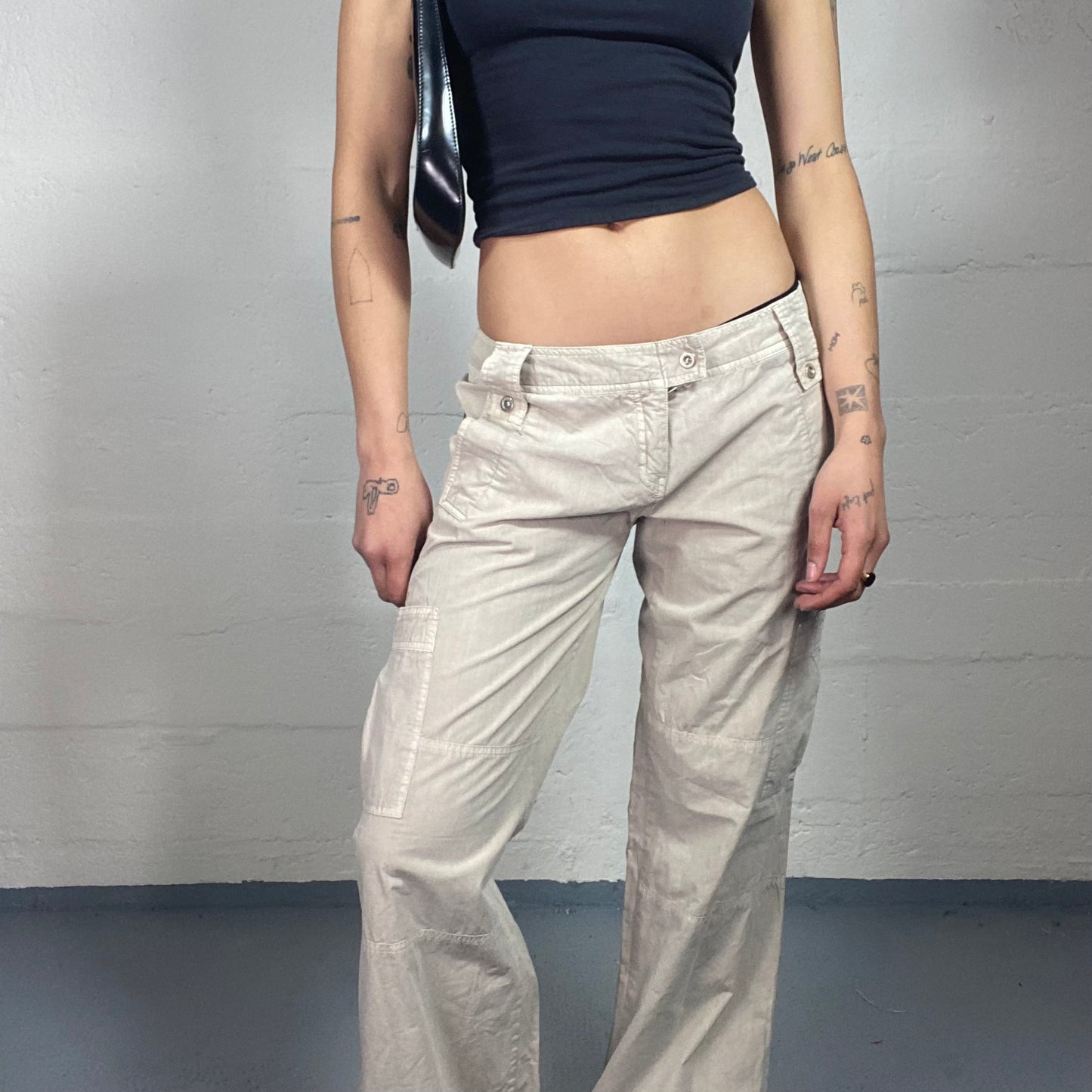 Vintage 2000's Soft Girl Beige Low Waisted Straight Fit Cargo Pants (M)