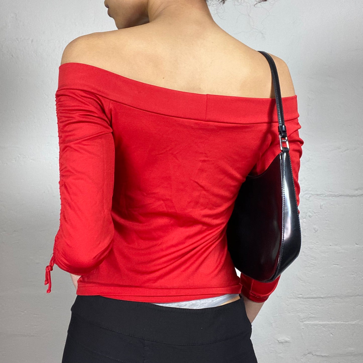 Vintage 2000's Casual Blood Red Rubber Ruffled 3/4 Sleeve Off Shoulder Top (M)