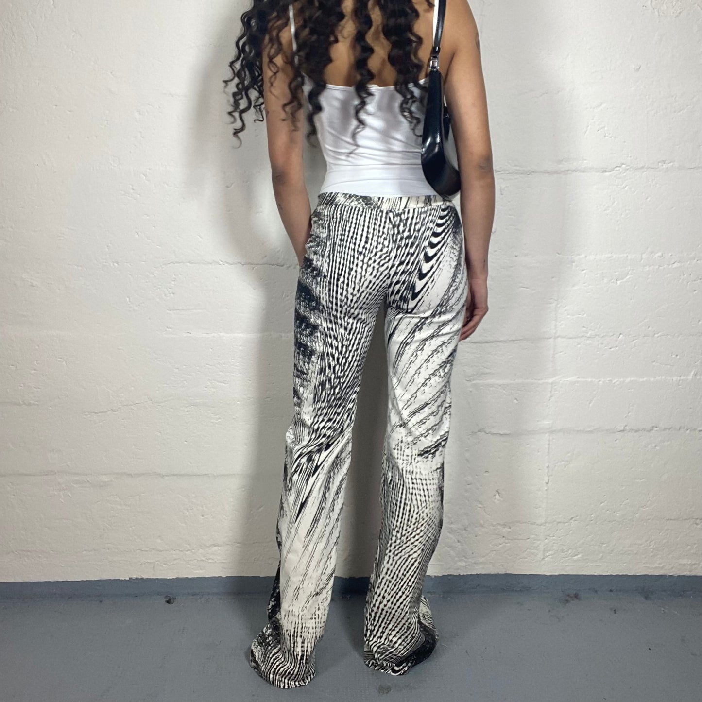Vintage 2000's Futuristic Black and White Abstract Print Straight Cut Pants (L)