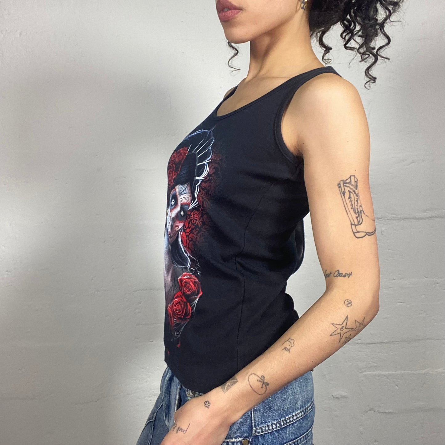 Vintage 2000's Gothic Black Tank Top with Animated Girl with Roses Print (S)