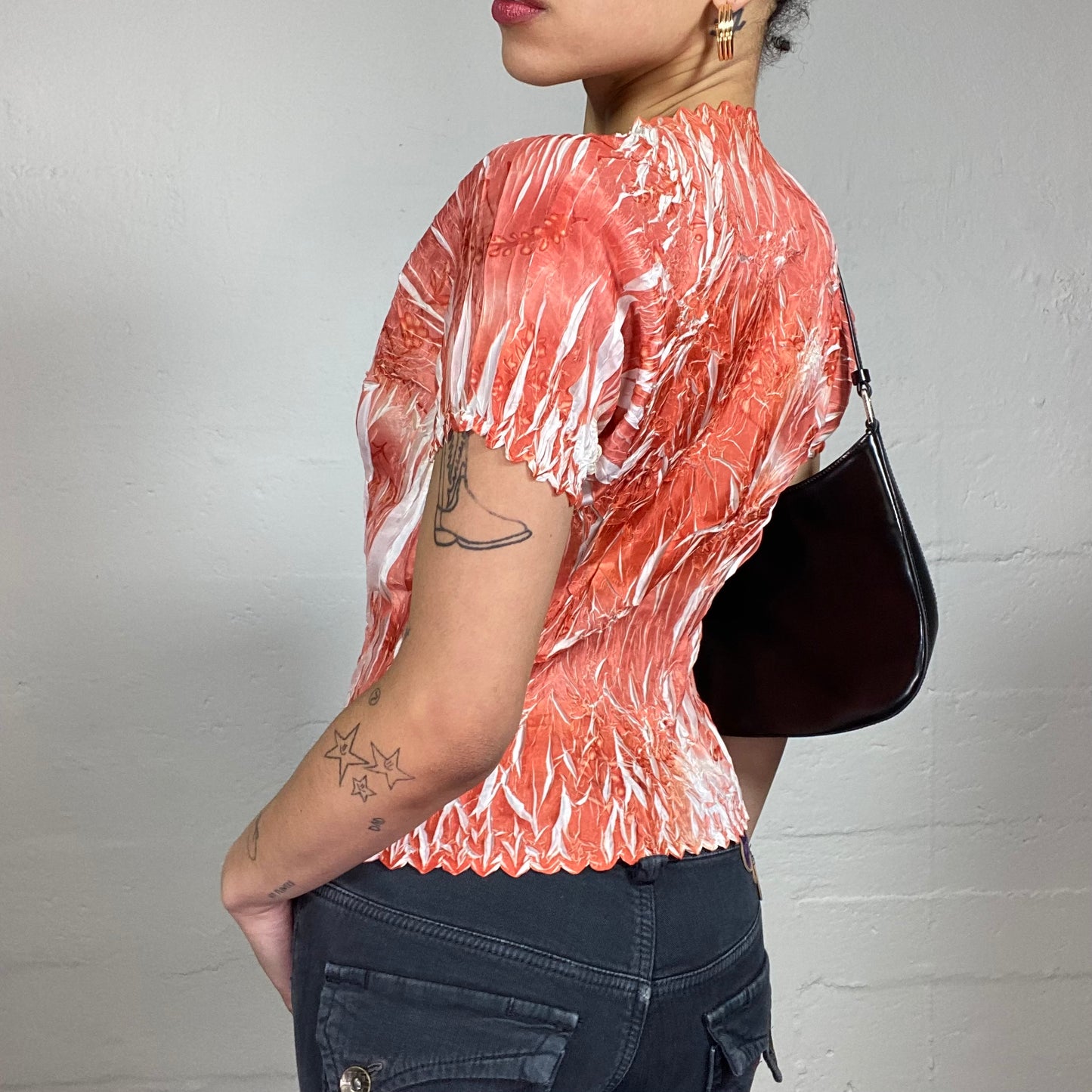 Vintage 2000's Downtown Girl Silky White and Red Textured Shirt (S)