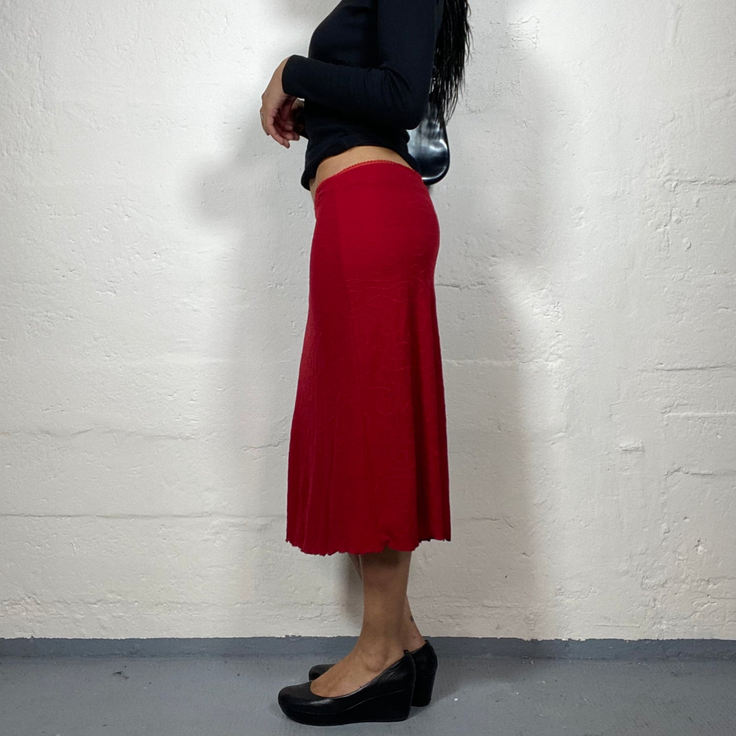 Vintage 2000's Femme Fatale Blood Red Midi Slim Fit Skirt (S)