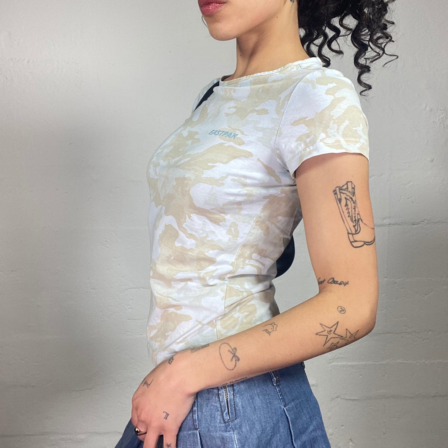 Vintage 2000's Summer Girl White and Beige Camo Printed Baby Tee (S)