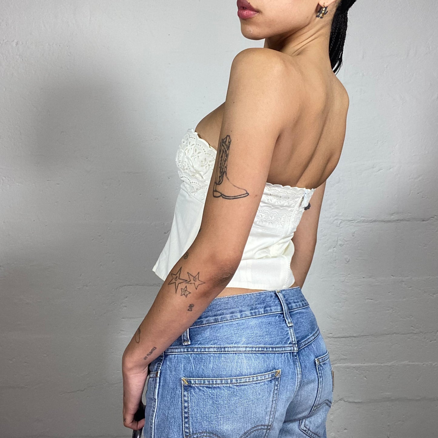Vintage 2000's Coquette White Cropped Corset Top with Lace Bra Details (M)
