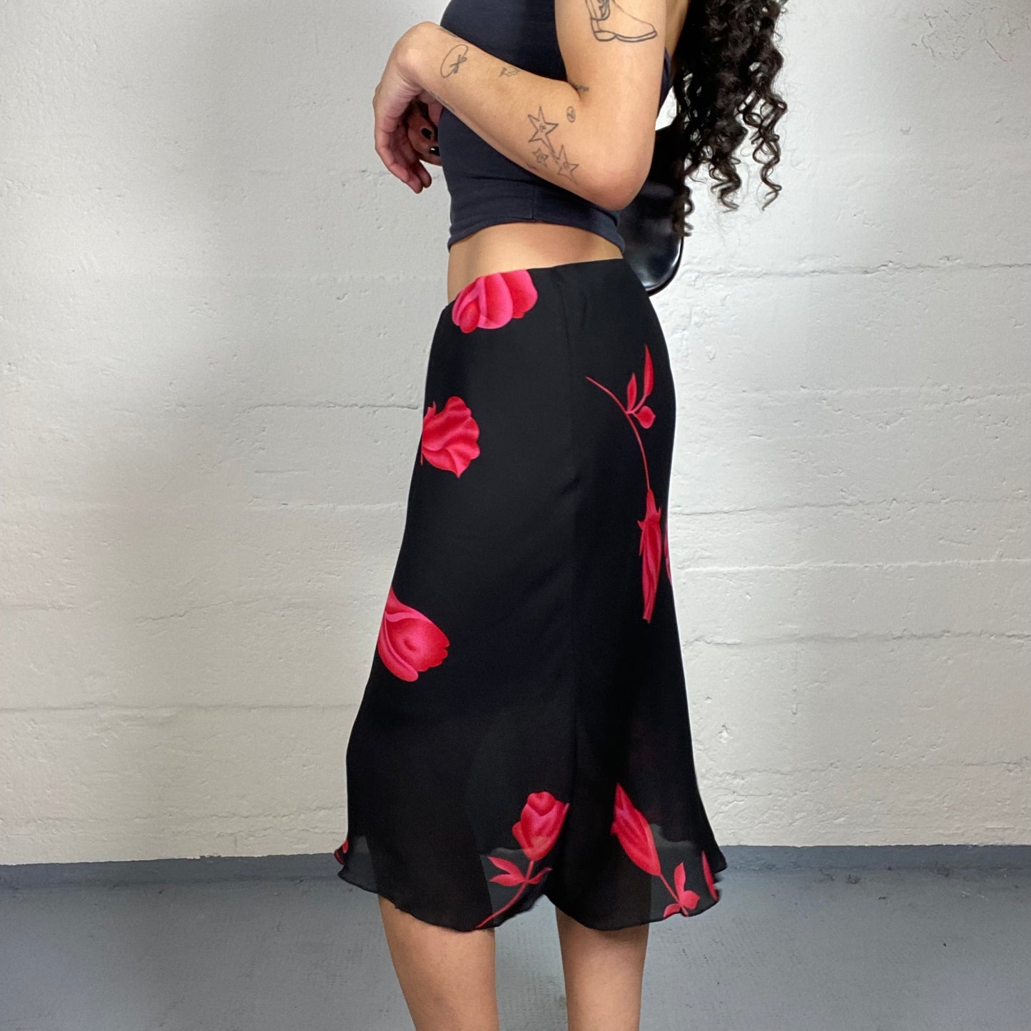 Vintage 2000's Chic Black Chiffon Flowy Skirt with Red Roses Print (S)