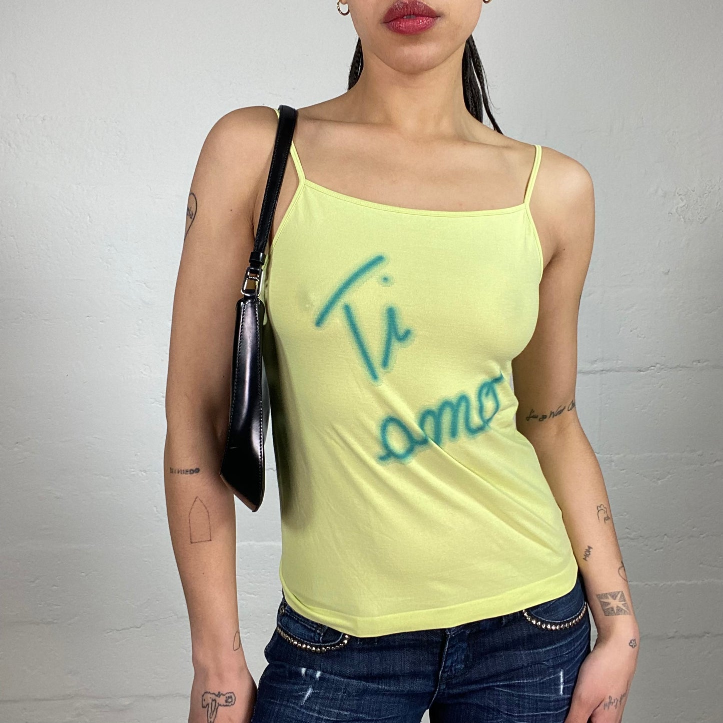 Vintage 2000’s Sporty Lemon Yellow Cami Top „Ti Amo“ Typography Printed Cami Top (M)