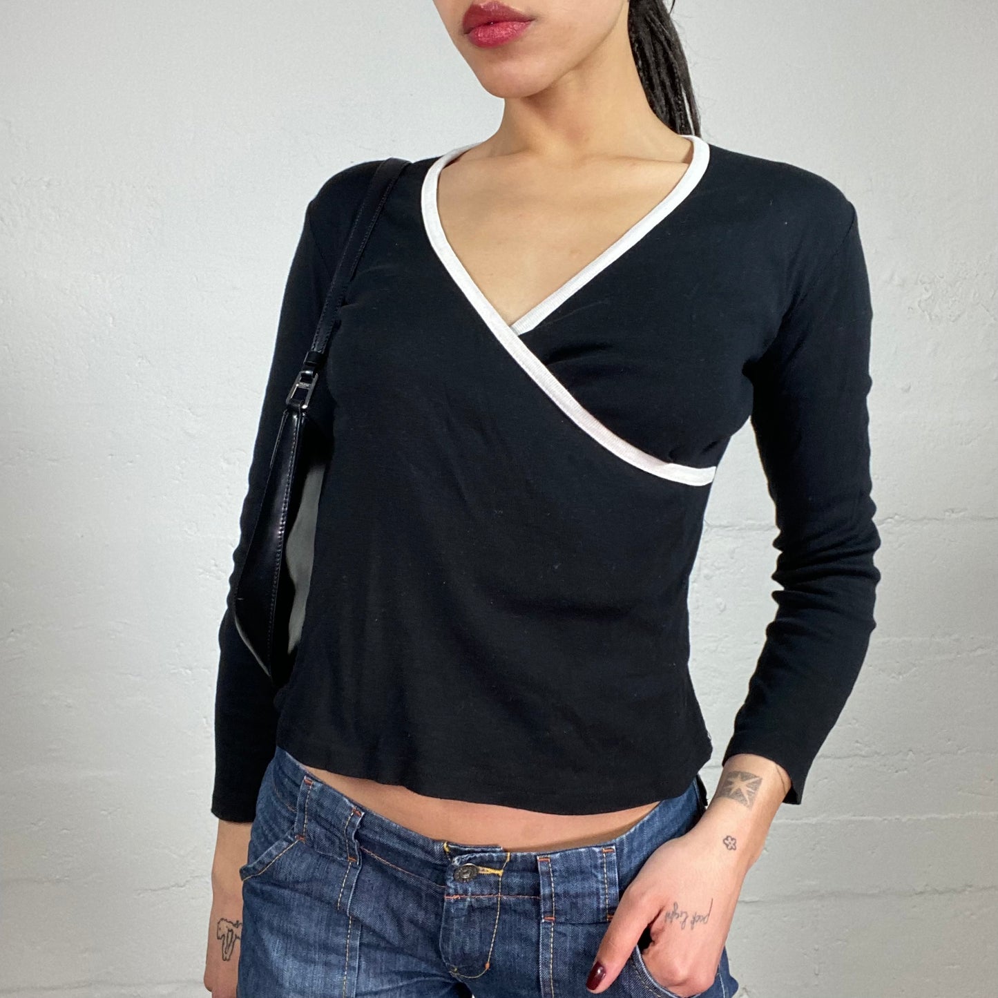 Vintage 2000’s Sporty Black Crossed Longsleeved Top with Contrast White Trim (M)