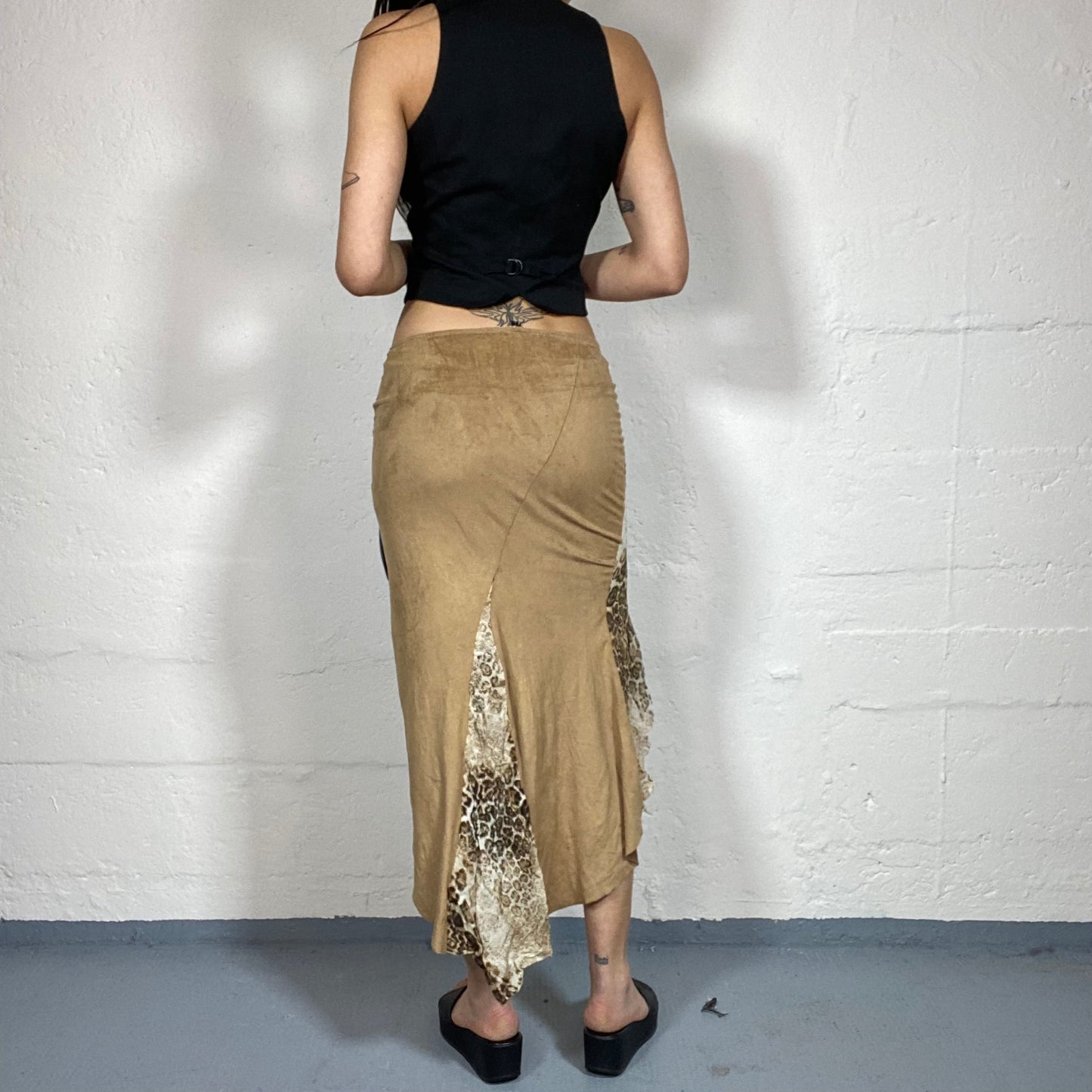 Vintage 2000’s Cheetah Girl Sand Brown Velour Asymmetric Animal Print Details Ruffled Midi Skirt (S)