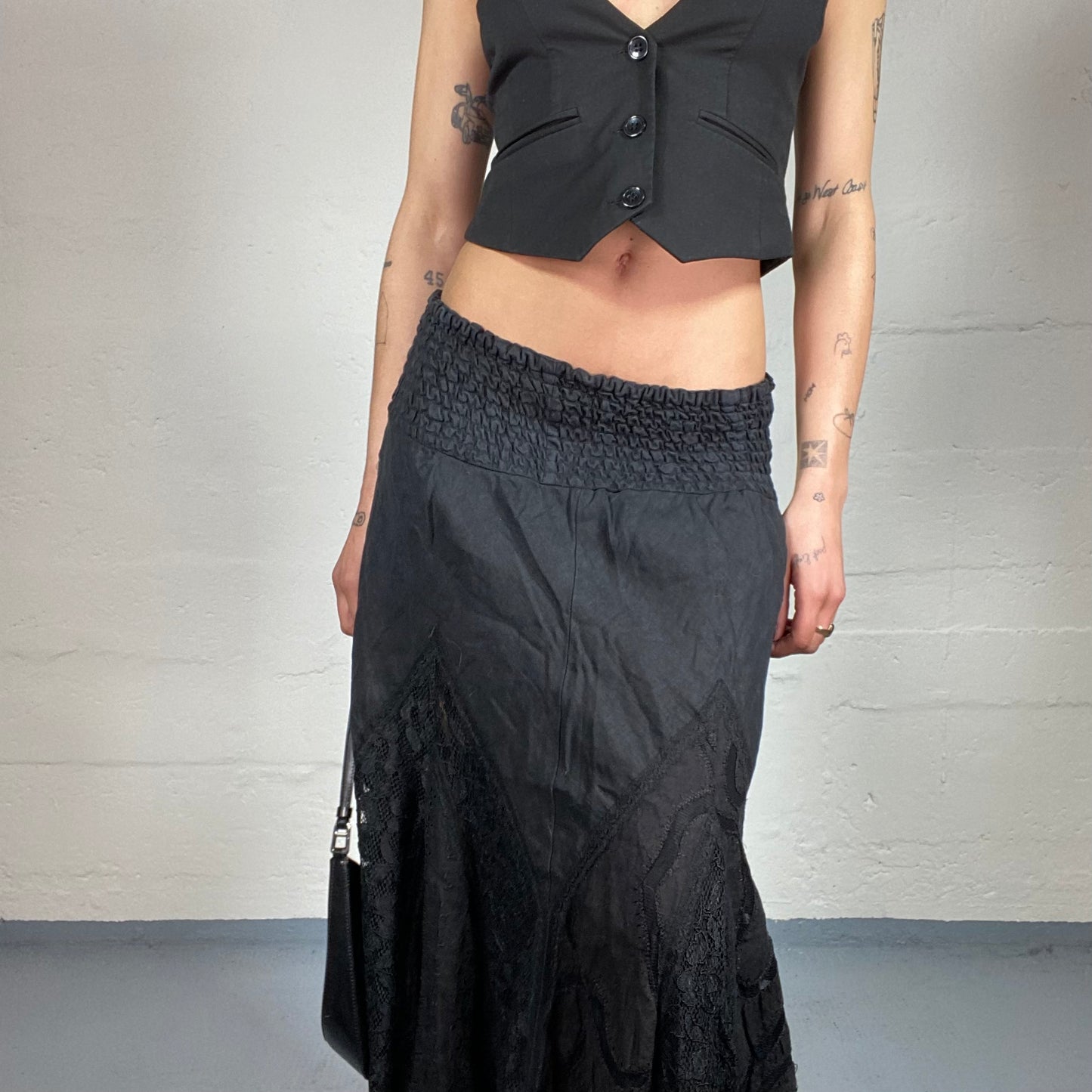 Vintage 90’s Dark Boho Black Linen Draped Maxi Skirt with Lace Details and Rubber Decorative Waist (M)