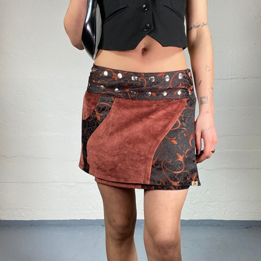 Vintage 2000’s Indie Girl Brown Printed Wrapped Mini Skirt with Silver Clip Details (M)