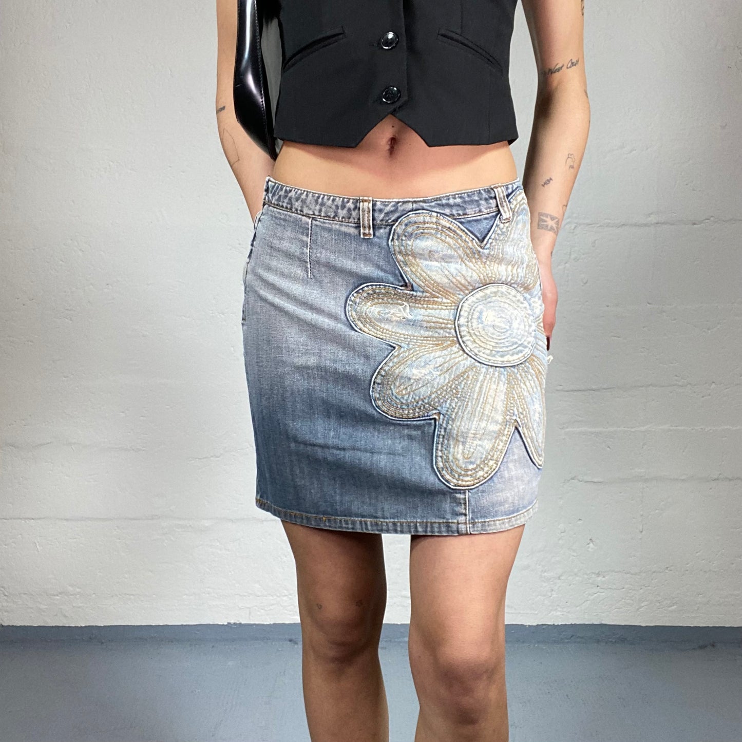 Vintage 2000’s Moschino Romantic Light Wash Denim Mini Skirt with Flower Embroidery (S/M)