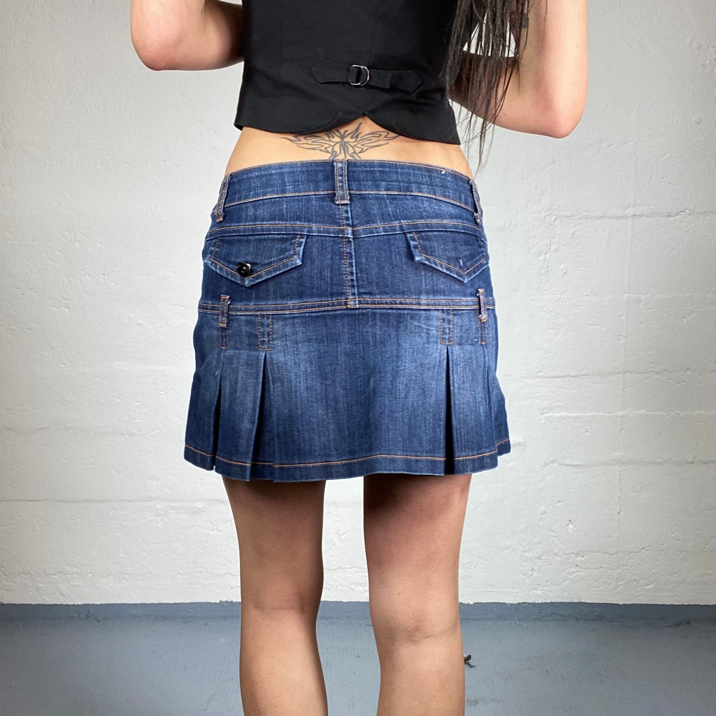 Vintage 2000’s Tennis Style Pleated Blue Denim Mini Skirt (M)