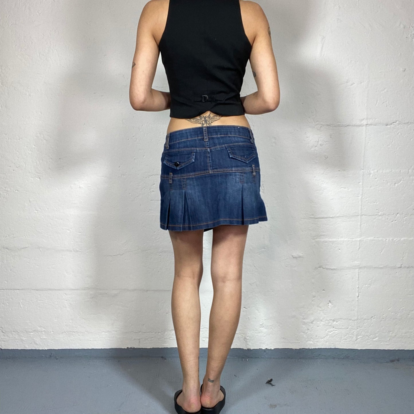 Vintage 2000’s Tennis Style Pleated Blue Denim Mini Skirt (M)