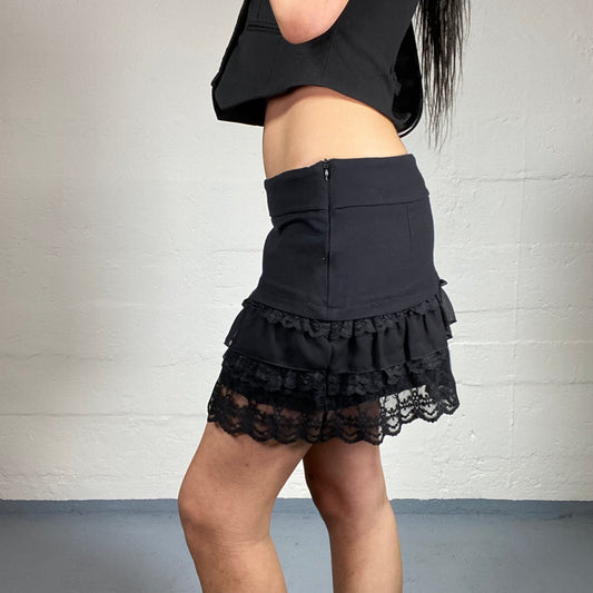 Vintage 2000’s Coquette Black Side Zipper Mini Ruffled Skirt Decorated with Lace (M)