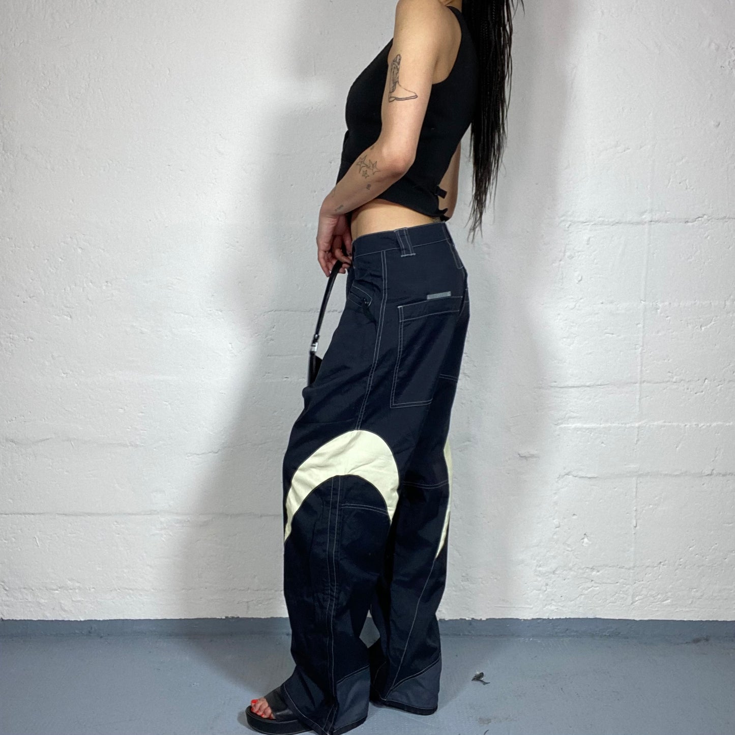 Vintage 2000’s Skater Girl Navy Blue Low Rise Baggy Pants with White Print Details (S)