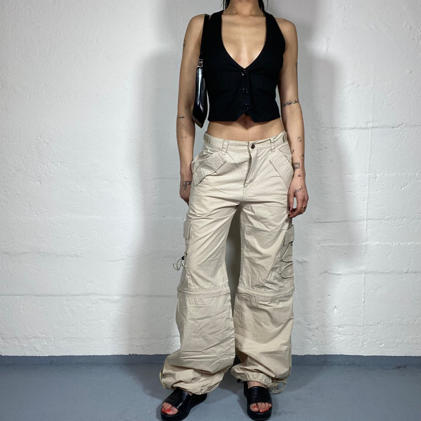 Vintage 2000’s Hip-Hop Girl Light Beige Middle Waist Baggy Pants with Pockets and Side Binding (M)