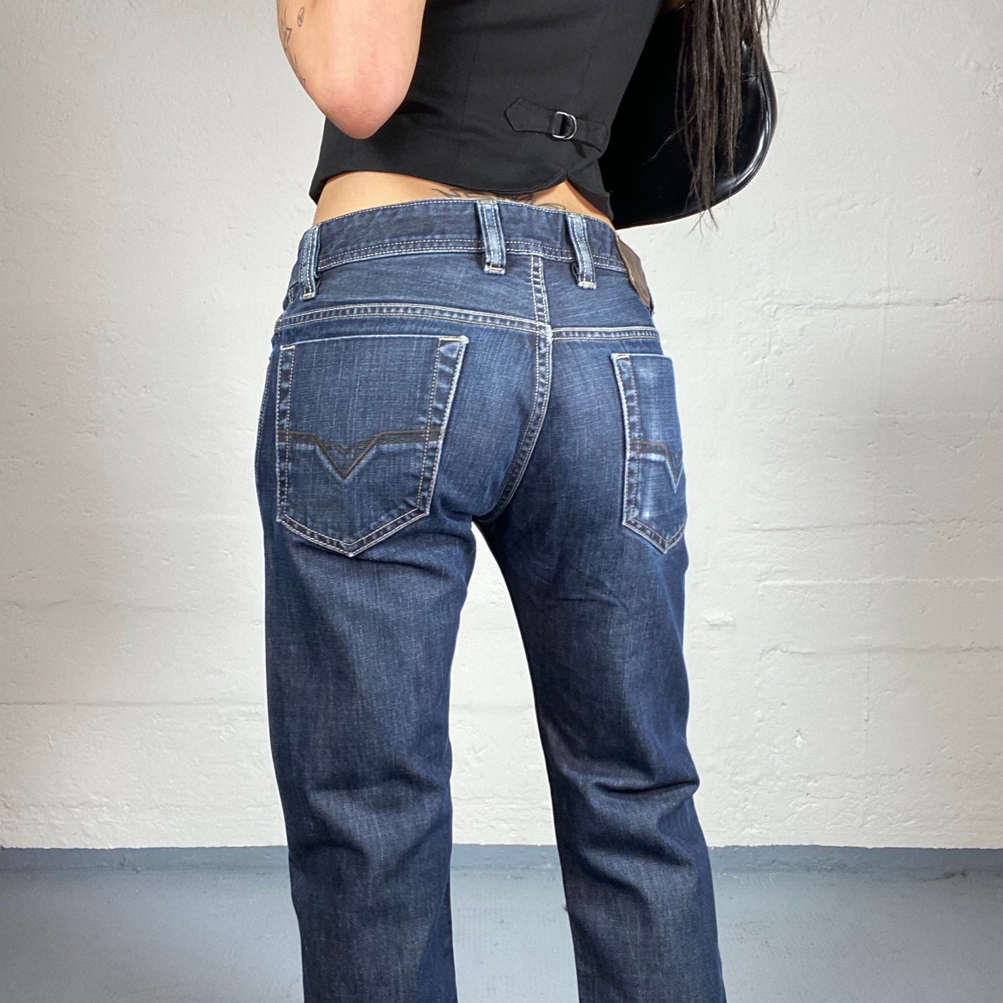 Vintage 2000’s Diesel Dark Denim Low Waisted Straight Fit Jeans with Contrast White Seams (M)