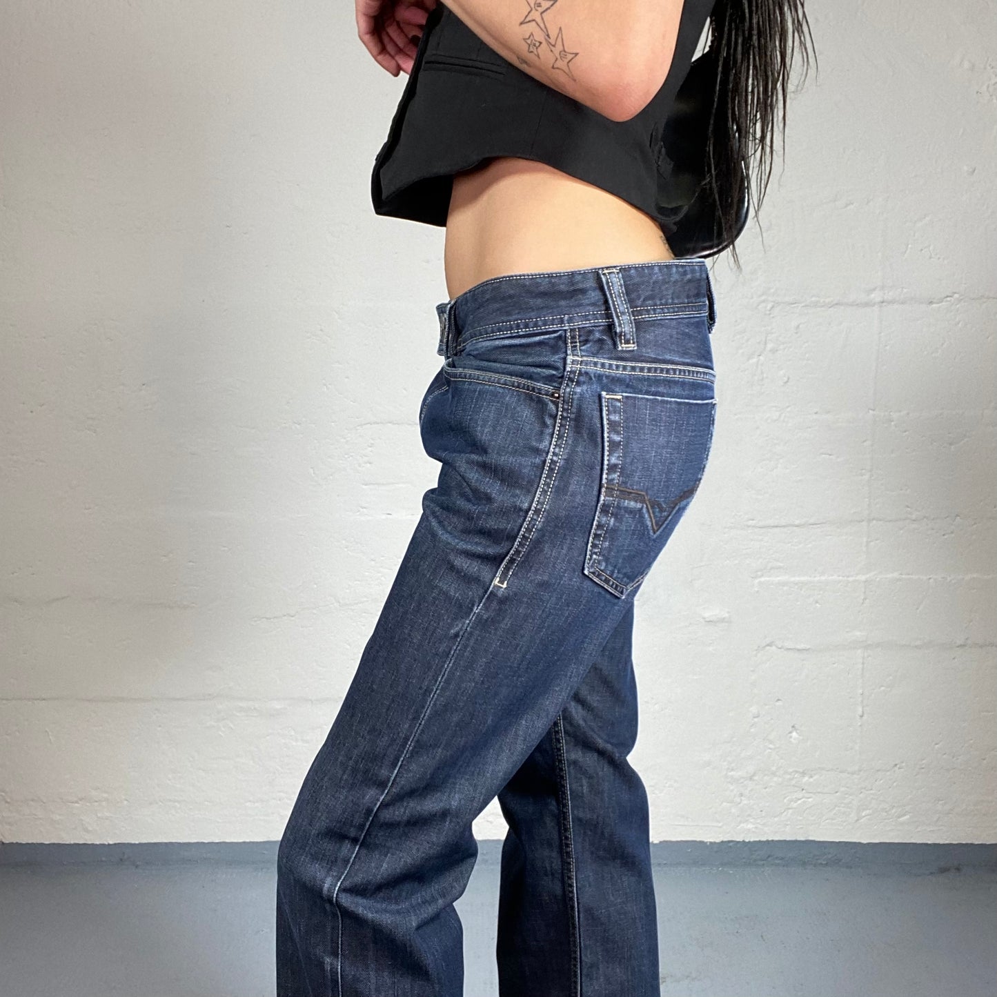 Vintage 2000’s Diesel Dark Denim Low Waisted Straight Fit Jeans with Contrast White Seams (M)