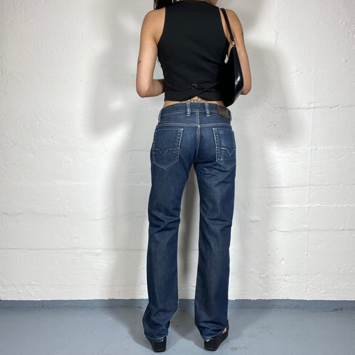 Vintage 2000’s Diesel Dark Denim Low Waisted Straight Fit Jeans with Contrast White Seams (M)