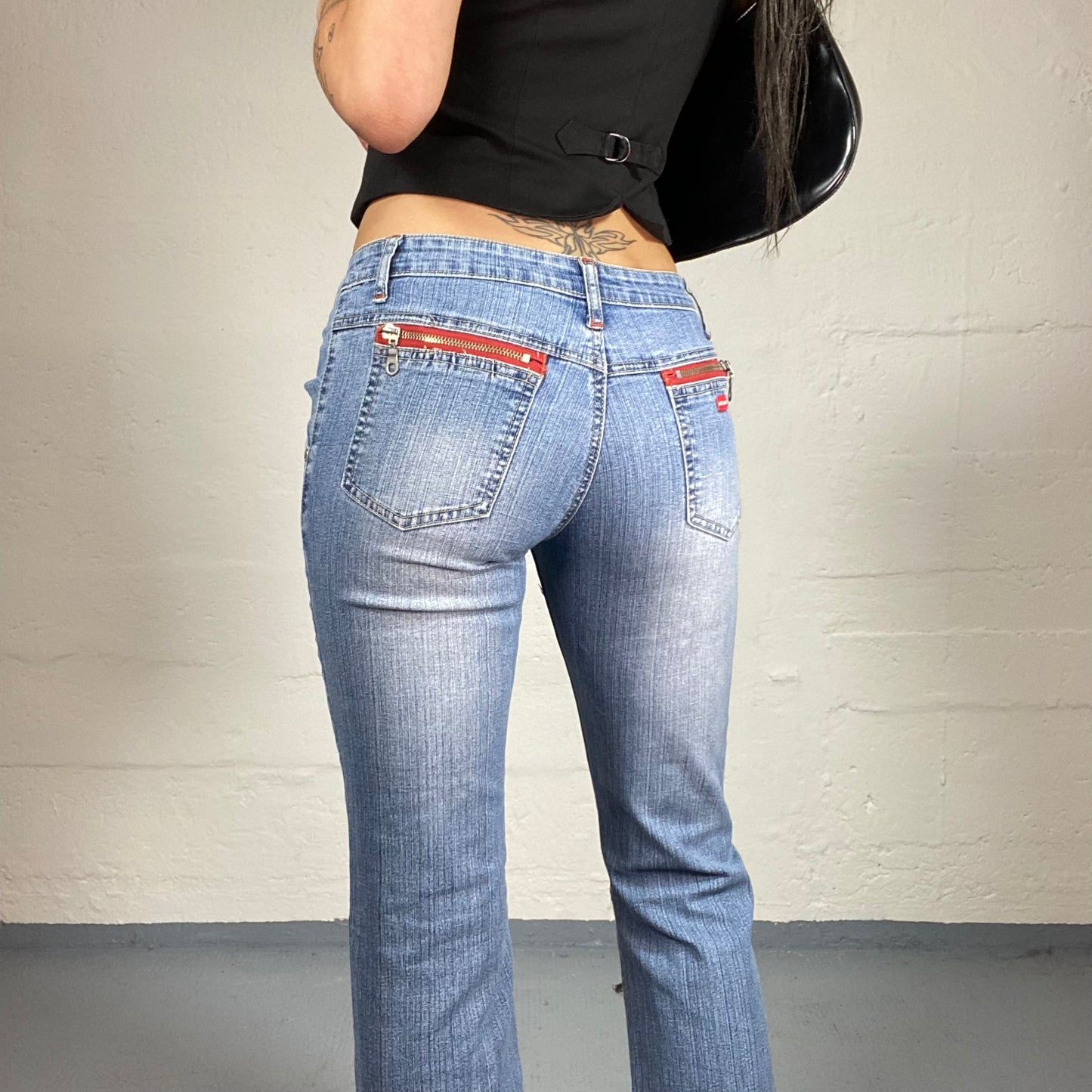 Vintage 2000’s Downtown Girl Light Wash Low Waisted Bootcut Jeans with Red Zippers and Gold Boho Style Print (M)