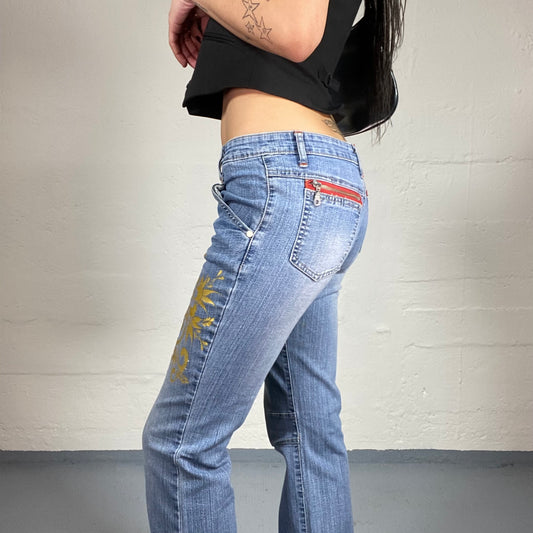 Vintage 2000’s Downtown Girl Light Wash Low Waisted Bootcut Jeans with Red Zippers and Gold Boho Style Print (M)