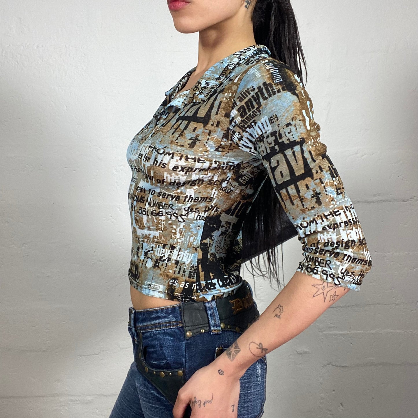 Vintage 2000's New York Girl Printed Blue and Brown Typography 3/4 Sleeve Top with Collar (S)