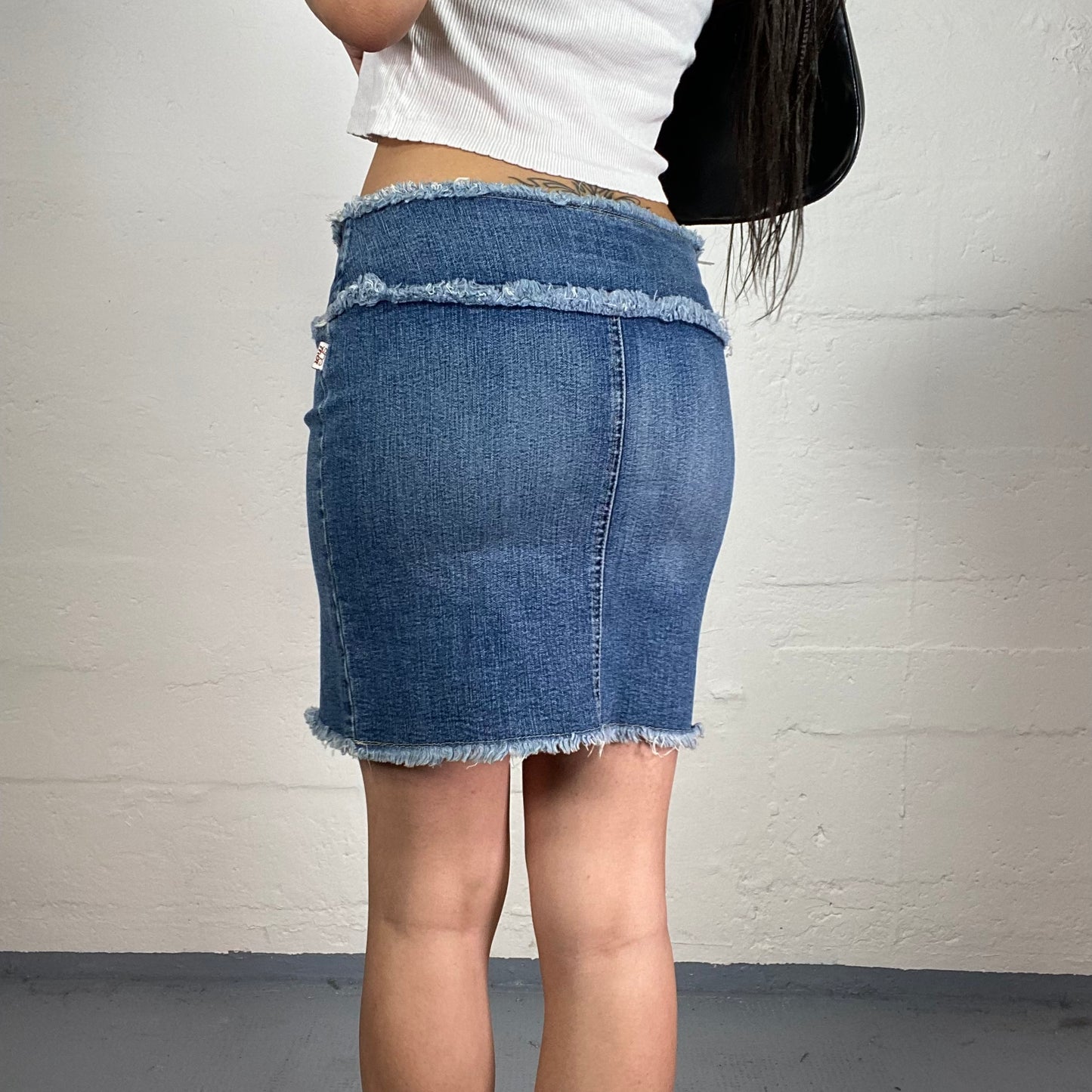 Vintage 2000's Casual Office Girl Slim Fitting Low Waisted Blue Denim Skirt with Open Trim and Silver Ring Detail (L)