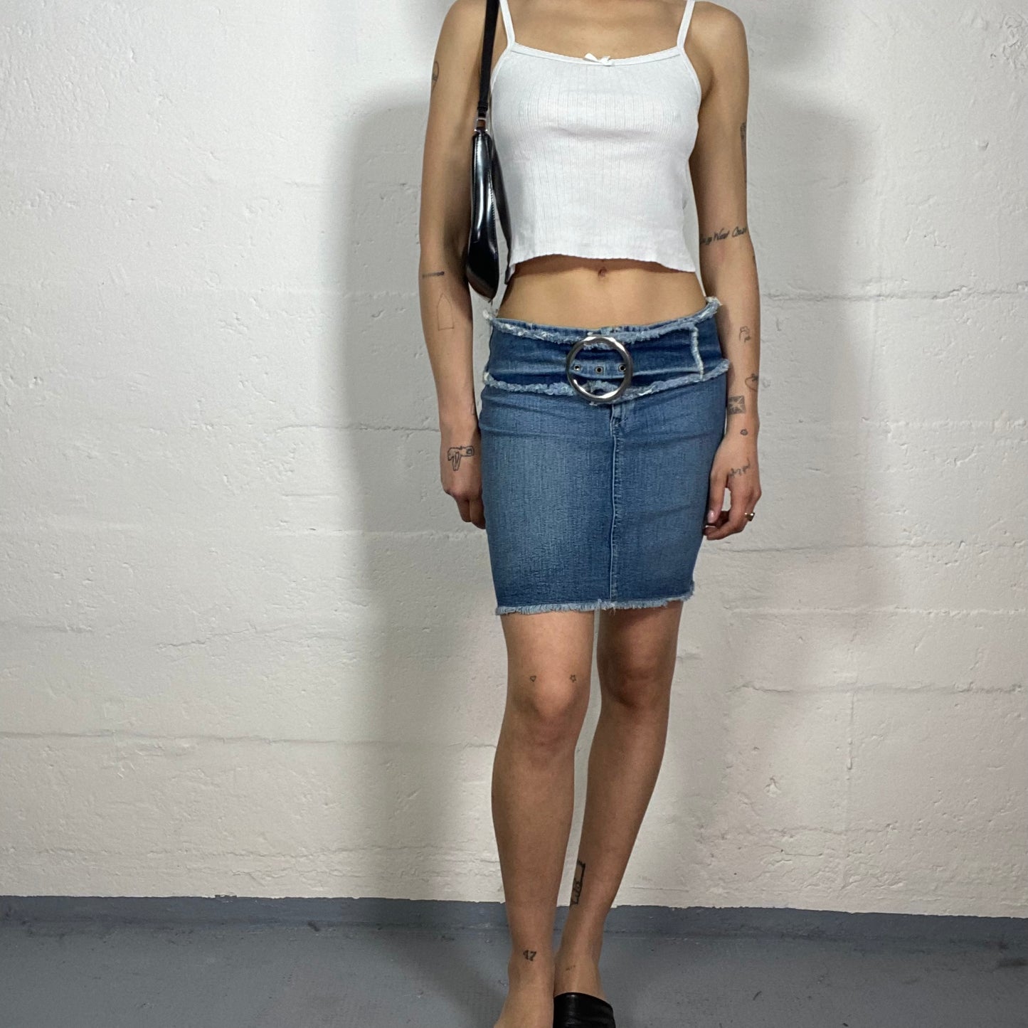 Vintage 2000's Casual Office Girl Slim Fitting Low Waisted Blue Denim Skirt with Open Trim and Silver Ring Detail (L)